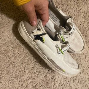 Hey dudes size 4 (big girls)